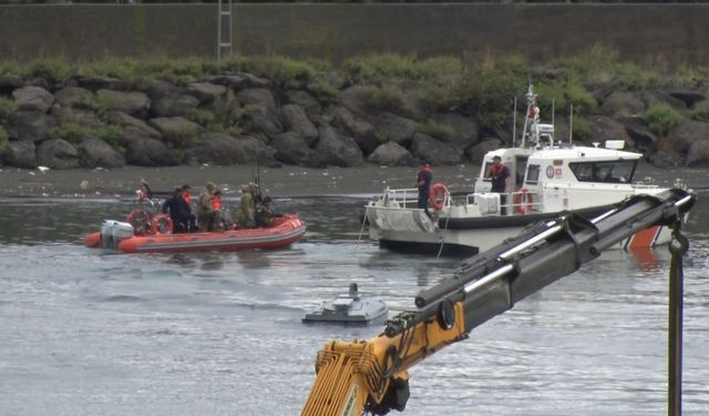 Ukrayna’ya ait insansız deniz aracı imha edilmek üzere botla açığa çekildi