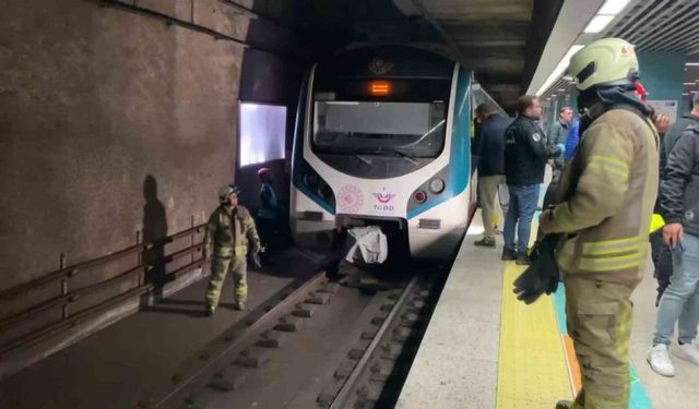 Üsküdar Marmaray İstasyonu’nda raylara atlayan kadın hayatını kaybetti