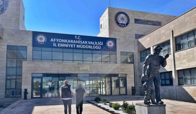 Uyuşturucu ticareti suçundan aranan şahsı polis yakaladı