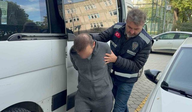 Uyuşturucu ticaretinden gözaltına alınan iki kişi adliyeye sevk edildi