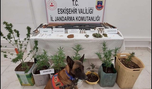 Uyuşturucu ve silah bulunduran 7 şüpheli jandarma tarafından yakalandı