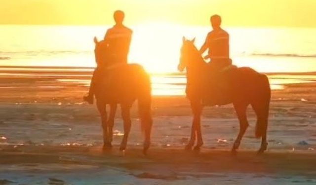 Van Gölü kıyılarında atlı jandarma nöbeti