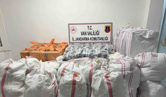 Van’da gümrük kaçağı malzemeler ele geçirildi