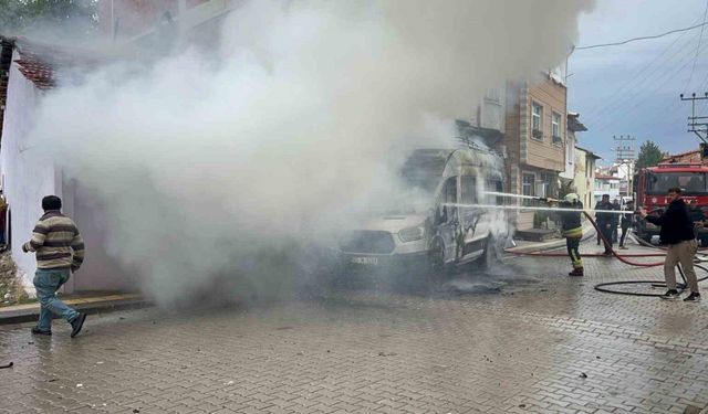 Vezirköprü’de minibüs yangını