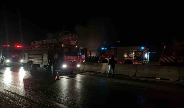 Yalova’da seyir halindeki tır alevlere teslim oldu