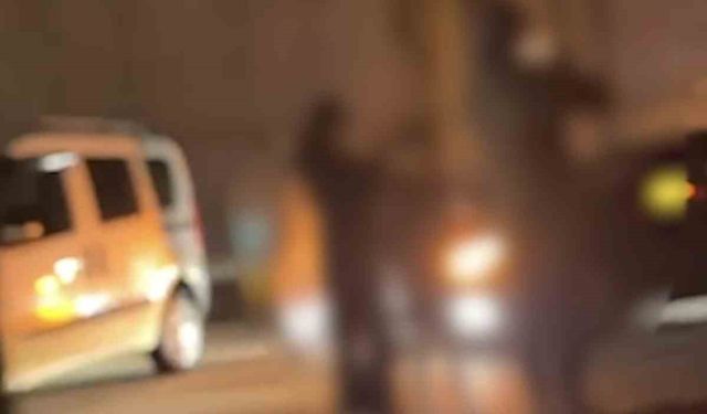 Yol kapatarak eğlenen 4 sürücüye cezai işlem