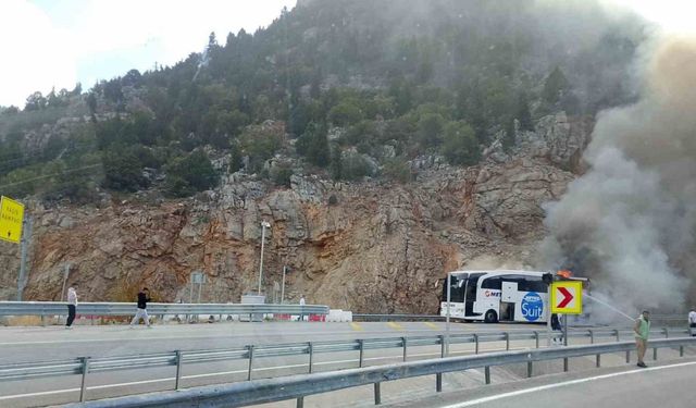 Yolcu otobüsü alev aldı