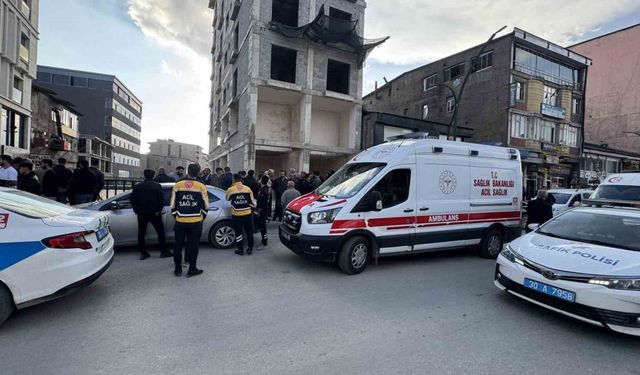 Yüksekova’da intihar girişimi: Polis uzun uğraşlar sonucu vatandaşı kurtardı