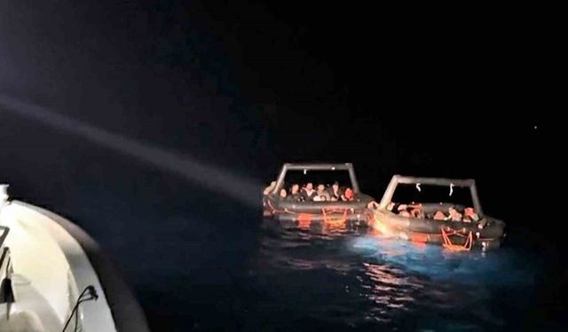 Yunanistan 32 düzensiz göçmeni Türk karasularına geri itti