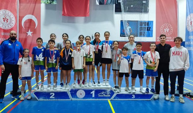 Osmangazili badmintoncular madalyaya doydu