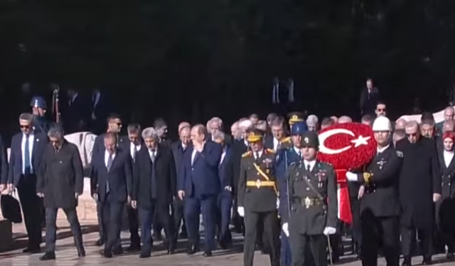 Devlet erkanı Ata'nın huzurunda