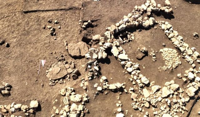 8 mezar gün yüzüne çıkarıldı