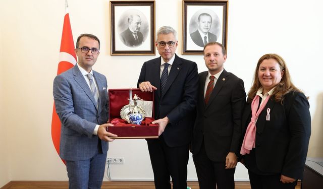 Bursa Kanserle Savaş Derneği’nden Sağlık Bakanı Kemal Memişoğlu’na ziyaret