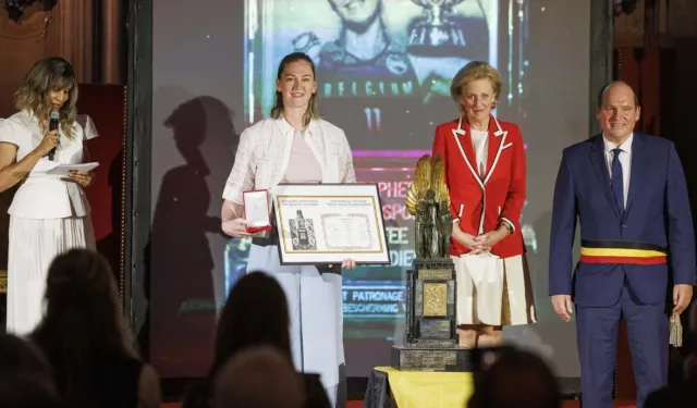 Fenerbahçeli Meesseman'a, ülkesinde büyük onur