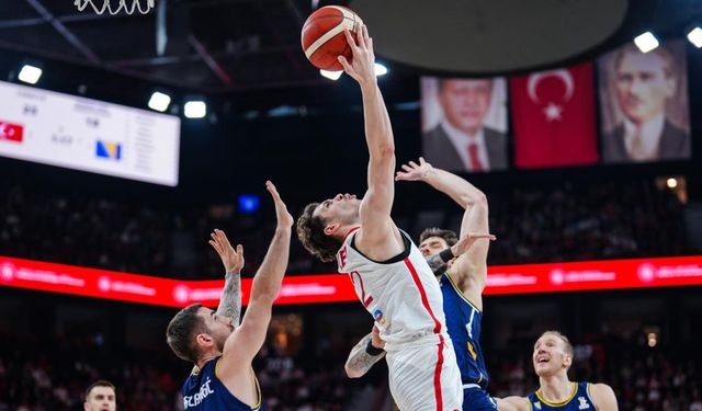 12 Dev Adam galibiyetle başladı