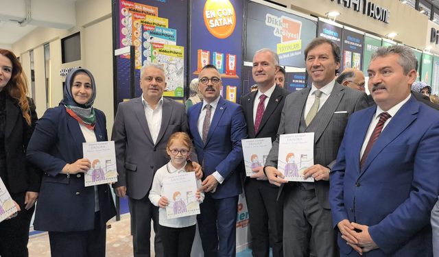 Bursa'da minik yazar gönüllere dokundu