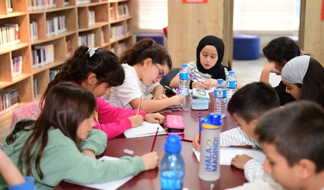 Bursa'da çocuklar hayallerini kağıda döküyor