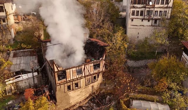 150 yıllık tarihi konaktan geriye kalan harabe dronla görüntülendi