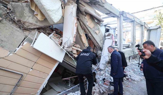 300 metre yarıçapındaki tüm binalarda ve zeminde detaylı ölçümler yapılıyor