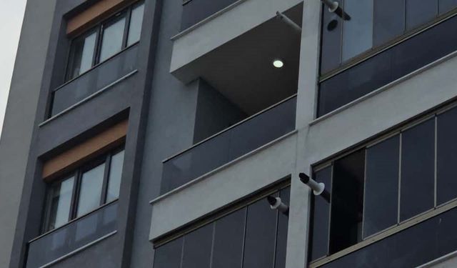 85 yaşındaki kadın dördüncü kattan belediye başkanının makam aracının üzerine düştü