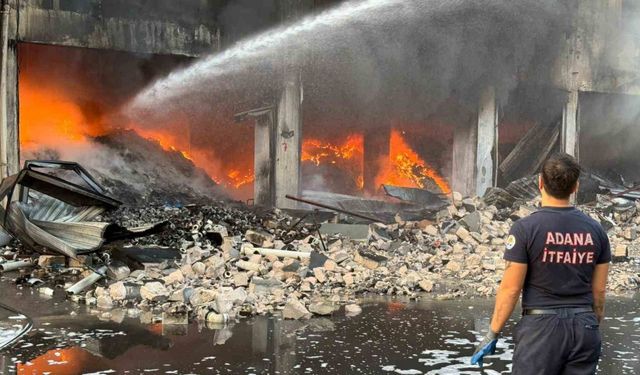 Adana’da hırdavat dükkanında çıkan yangın, kontrol altına alındı