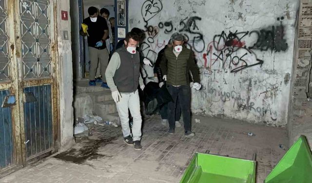 Yaşlı adam evinde ölü bulundu