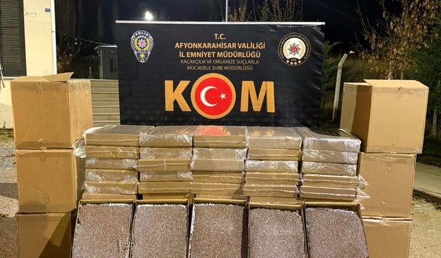 Afyonkarahisar’da yaklaşık 300 bin adet doldurulmuş kaçak makaron ele geçirildi