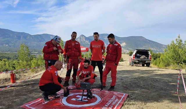 AKUT Ege ekipleri tatbikatlarla gönüllülerini her an göreve hazır hale getiriyor