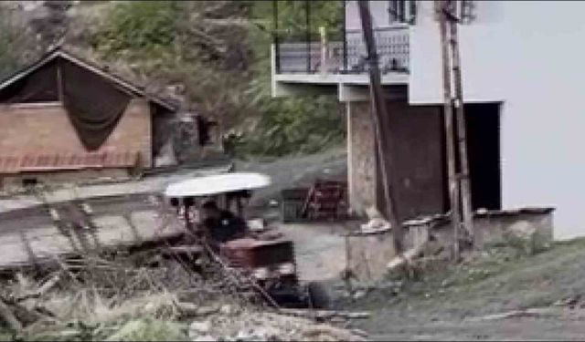 Amasya’da pancar yüklü traktör römorku devrildi: Kaza anı kamerada