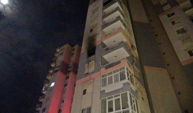 Antalya’da 15 katlı binadaki daire alev alev yandı: 1 yaralı
