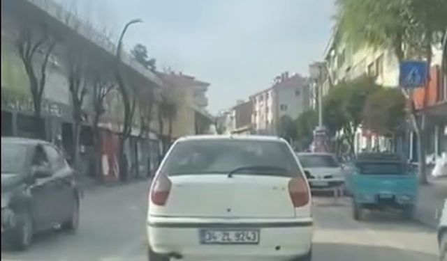 Araçtan sokağa broşür fırlatan kişi, ceza yedi