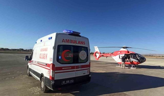Bahçesaray’da kalp krizi geçiren hasta, helikopter ambulansla Van’a sevk edildi