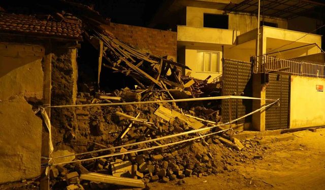 Balıkesir’de metruk bina çöktü