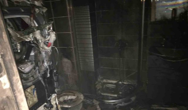 Bandırma’da, yangında evde uyuyan kadın ve 3 kedi kurtarıldı