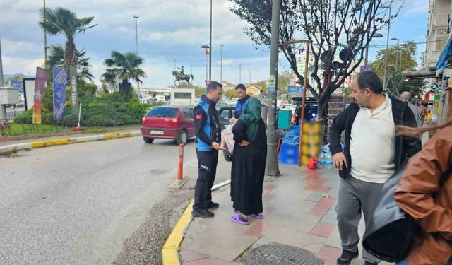 Bandırma’da zabıta ekipleri dilenciyi suçüstü yakaladı