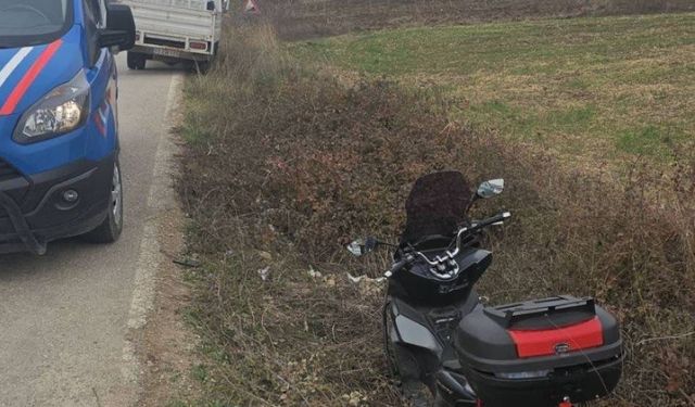 Bilecik’te kontrolden çıkan motosiklet devrilirken, 2 kişi yaralandı