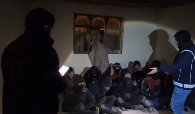 Doğubayazıt’ta göçmen kaçakçılığı operasyonu: 14 düzensiz göçmen yakalandı
