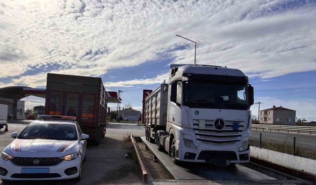 Edirne’de tonaj uygulamasında aşırı yüklü tıra 59 bin TL ceza