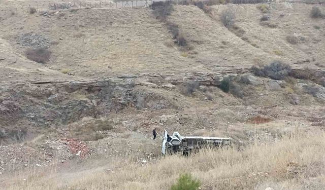 Elazığ’da kamyon devrildi: 1 yaralı