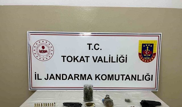 Erbaa’da jandarmadan uyuşturucu ve ruhsatsız silah operasyonu