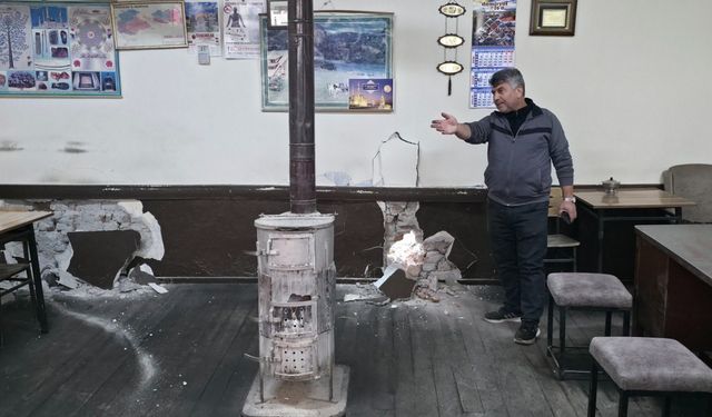 Erzincan’da yıkım faciasından dönüldü: Müşteriler çaylarını bırakıp canlarını kurtardı