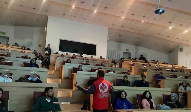 Erzurum polisinden gençlere güvenli gelecek bilgilendirmesi