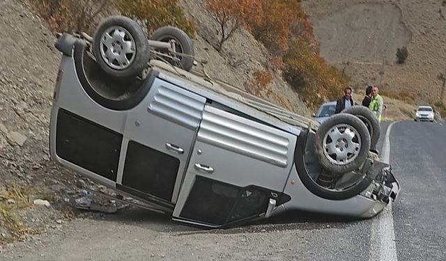 Hakkari karayolunda trafik kazası: 2 yaralı