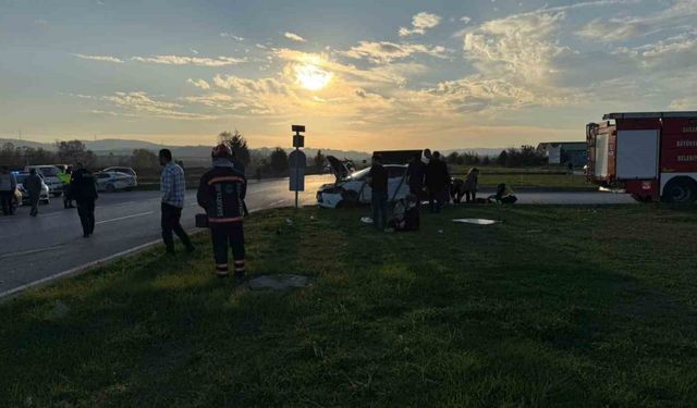 İki otomobil çarpıştı, ortalık savaş alanına döndü: 6 yaralı