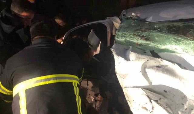 İki otomobil kafa kafaya çarpıştı: 7 yaralı