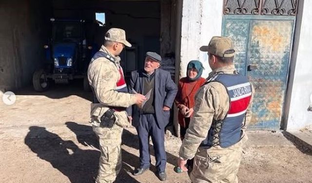Jandarma Köylüleri Bilgilendirdi