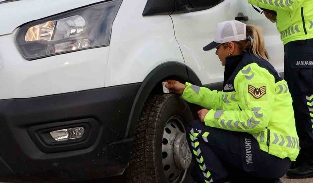 Jandarmadan kış lastiği denetimi