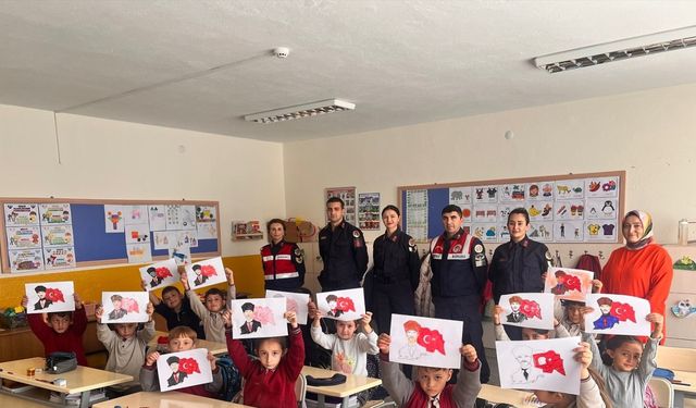 Jandarmadan öğrencilere ‘Güvenli gelecek’ eğitimi