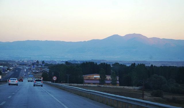 Karayollarında hız tabelalarına ayar