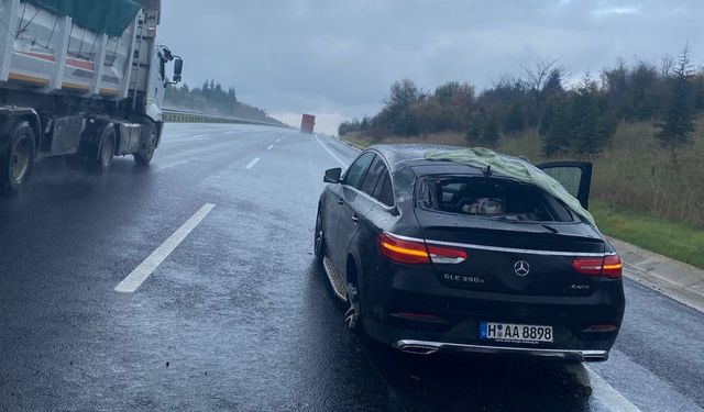 Kırklareli’nde şiddetli yağış, otomobil tıra çarptı